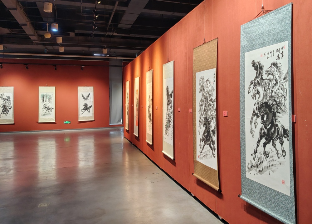福马启运·骏驰天下 潘国刚2026马年画马专题作品展启幕
