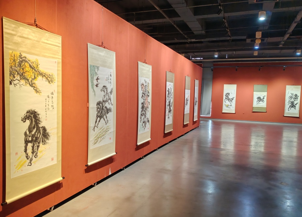 福马启运·骏驰天下 潘国刚2026马年画马专题作品展启幕