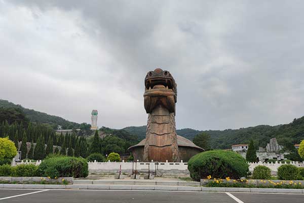 大河贝墓园