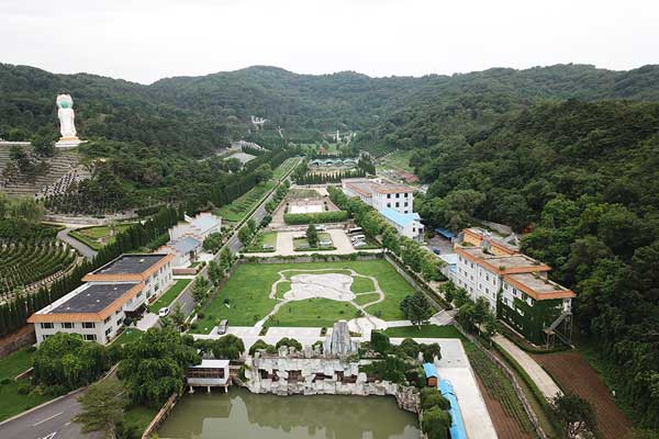 大河贝墓园